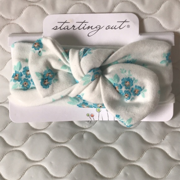 Bodysuit and bow from belks size newborn - Picture 5 of 5
